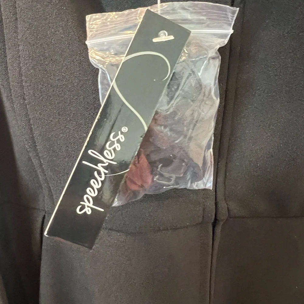 Elegant Black Evening Dress - Picture 7 of 7